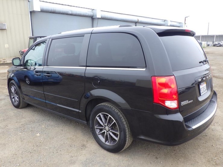 2017-dodge-grand-caravan-image-4