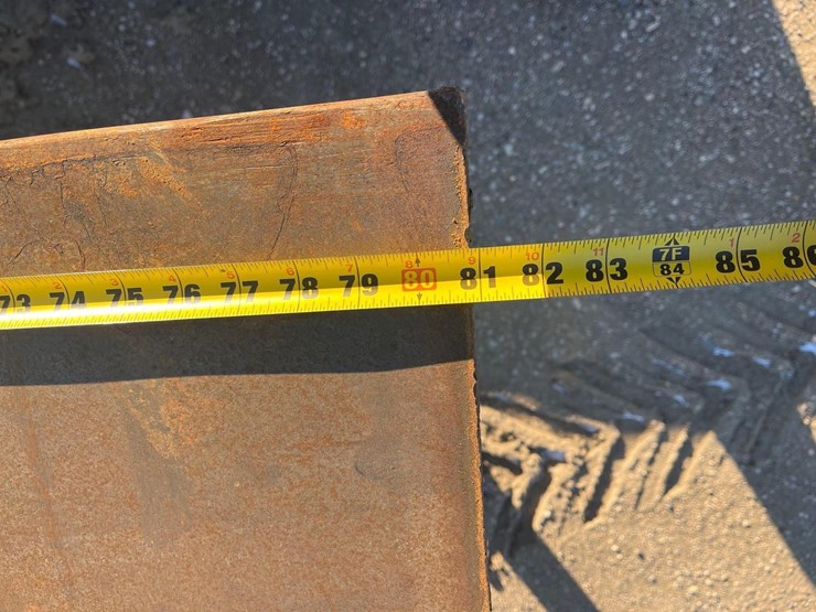 steel-table-with-vice-image-8