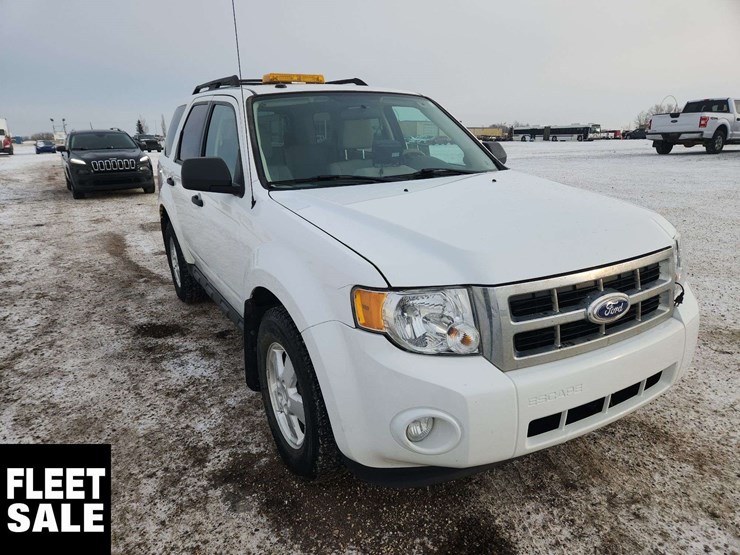 2011-ford-escape-xlt-image-2