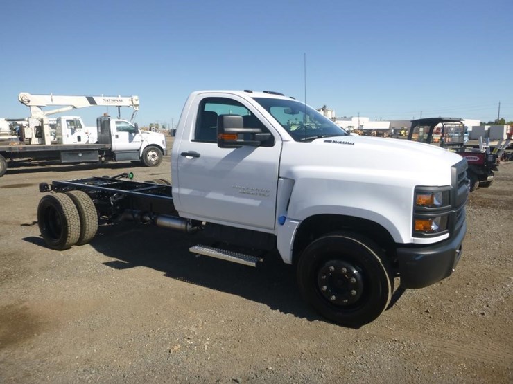 2023-chevrolet-silverado-5500hd-image-2