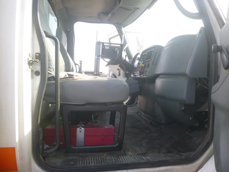 2004-international-7400-image-10