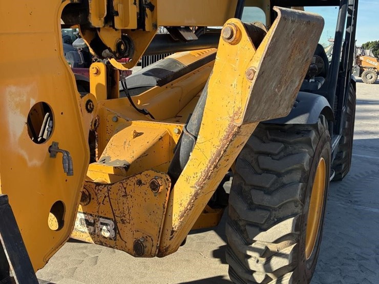 2014-jcb-512-56-image-8