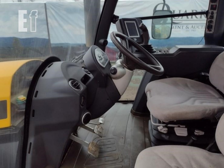 jcb-fastrac-8250-image-14