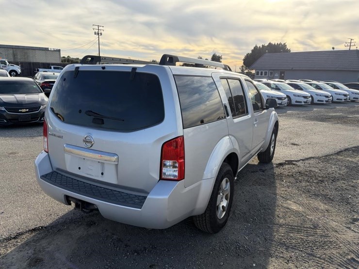2012-nissan-pathfinder-image-3