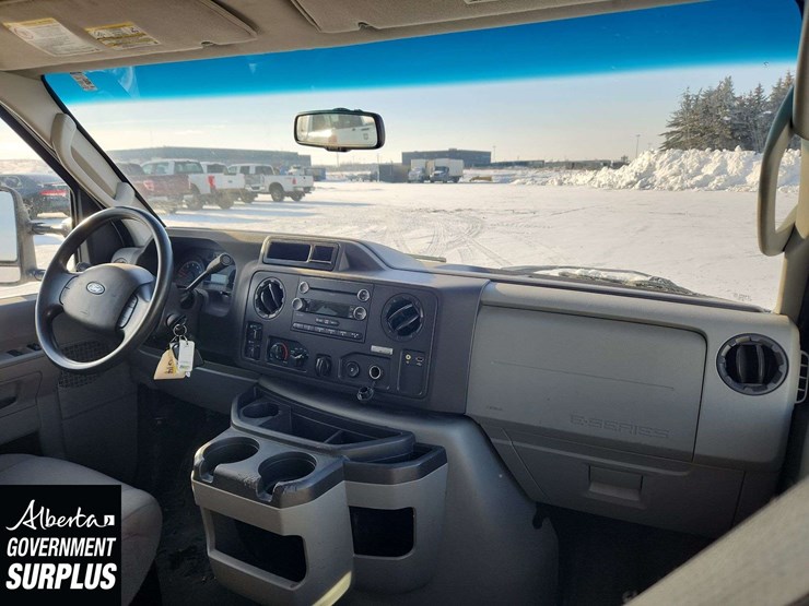 2014-ford-cargo-image-19