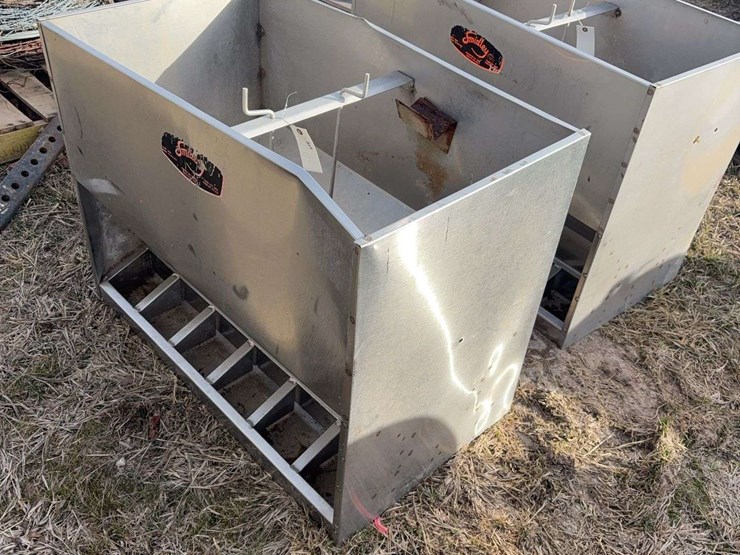 stainless-steel-nursery-feeder-small-dent-image-1