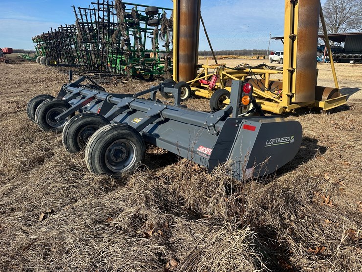 #4300-•-**2024-loftness-240sl64m542-6-row-20’-shredder-02-1701-image-3