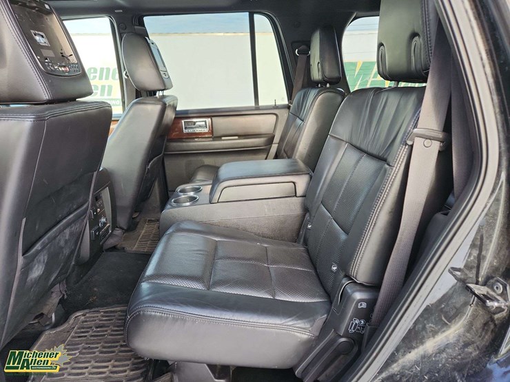 2013-lincoln-navigator-image-16