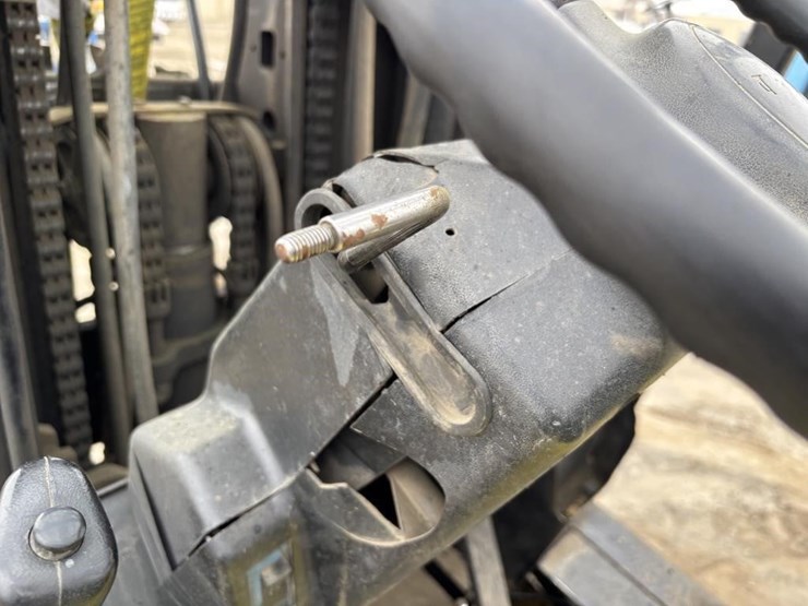 yale-glc080lgnae095-forklift-image-19