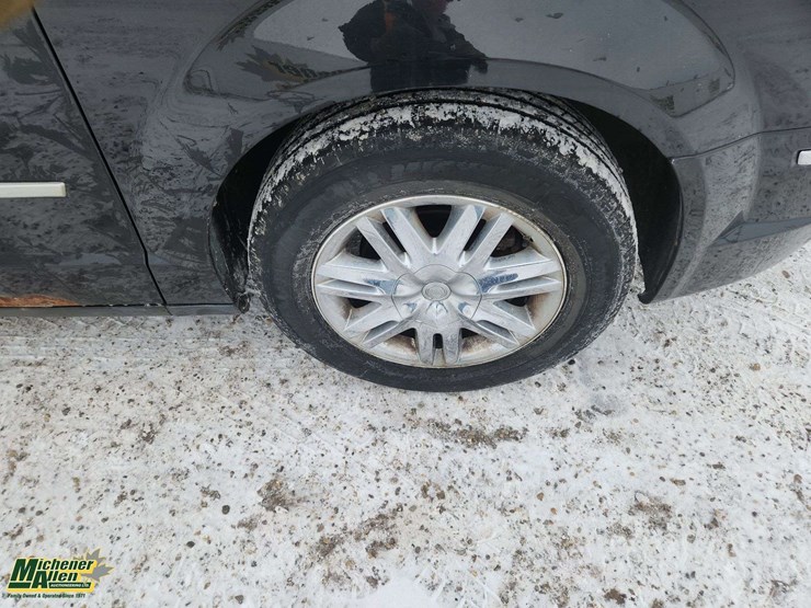 2009-chrysler-town-&-country-image-32