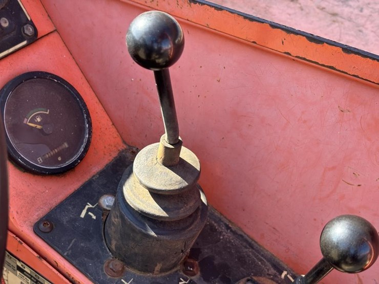 2005-jlg-8042-image-33