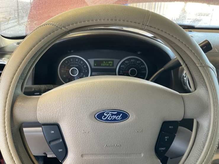 2006-ford-expedition-image-15