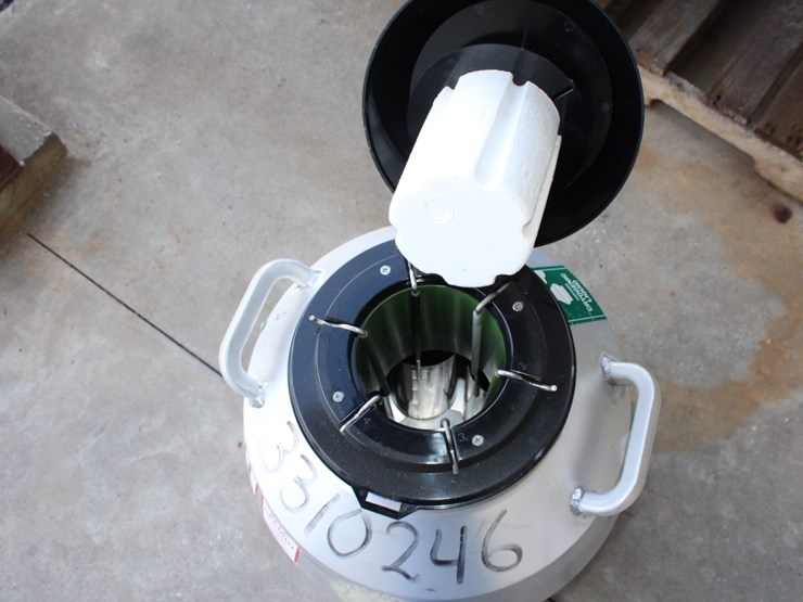 #1033-•-livestock-semen-tank-image-3