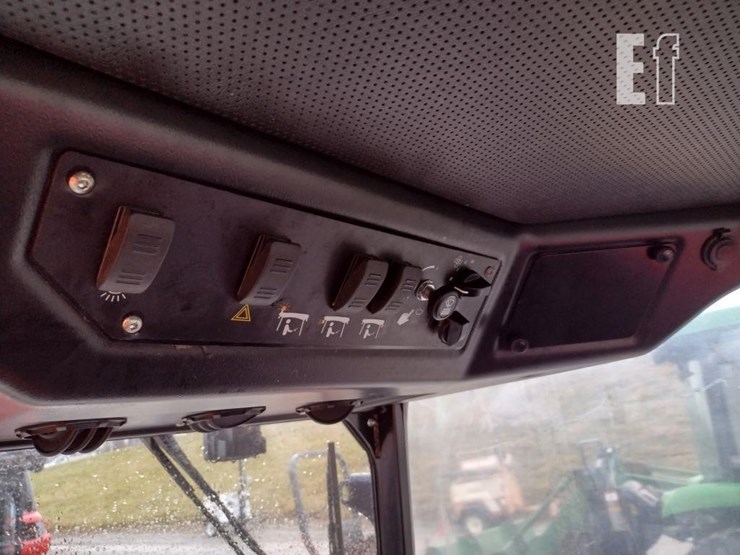 ventrac-3400l-lawn-mower-w/broom-image-11