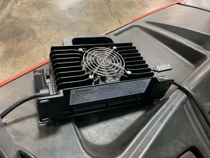 (inv.51024)-toyota-7bncu20-forklift,-4000-lbs-capacity,-2-stage-mast,-48"-forks,-side-shift,-36-v-image-3