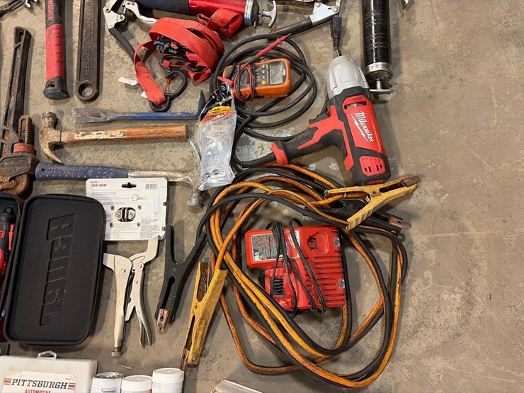 assortment-of-power-&-hand-tools-image-8