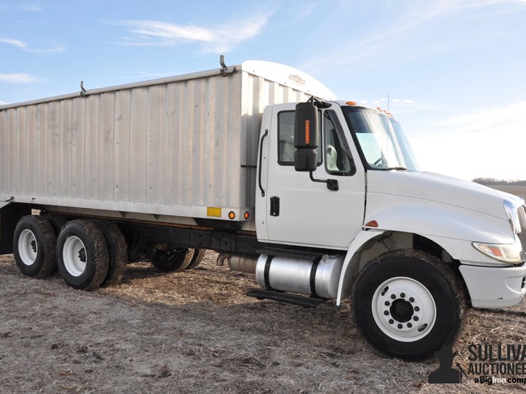 2004-international-durastar-4400-image-3