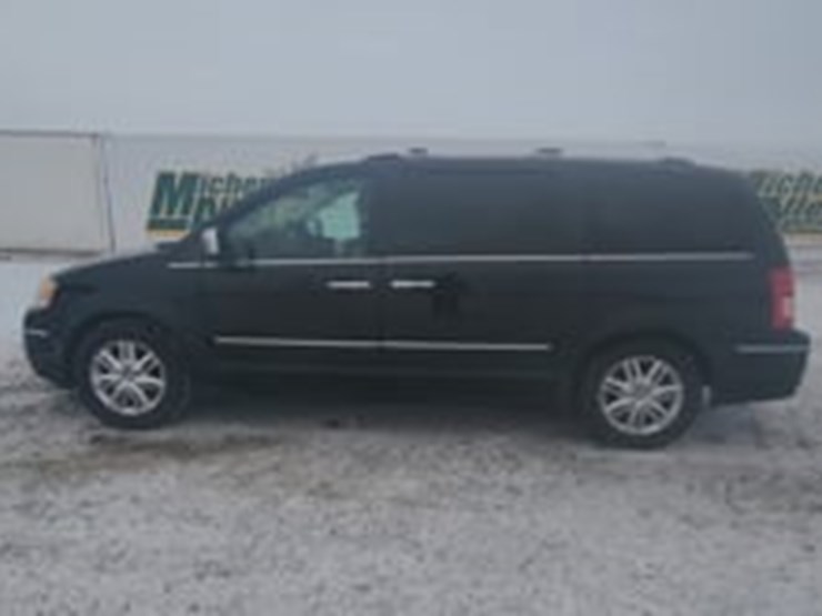 2009-chrysler-town-&-country-image-5