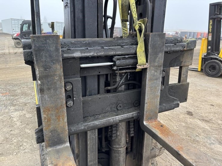 yale-glc080lgnae095-forklift-image-11