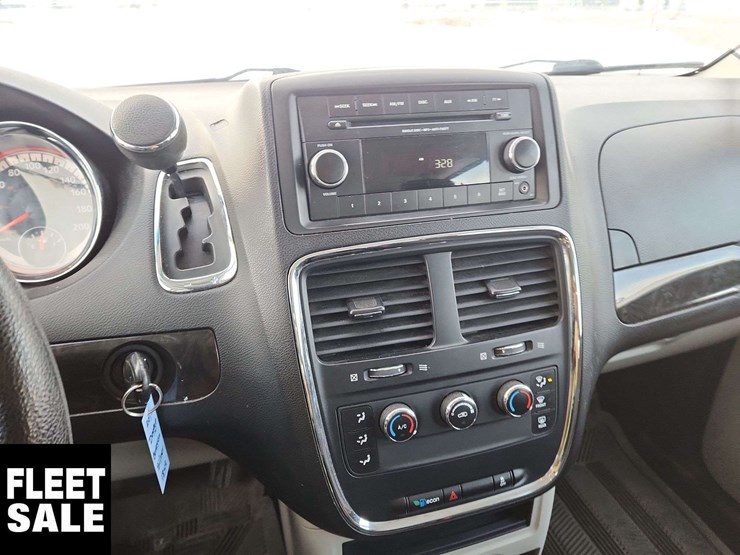 2013-dodge-grand-caravan-se-image-25