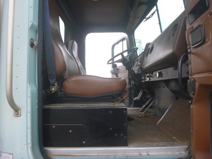 1990-international-9300-image-12
