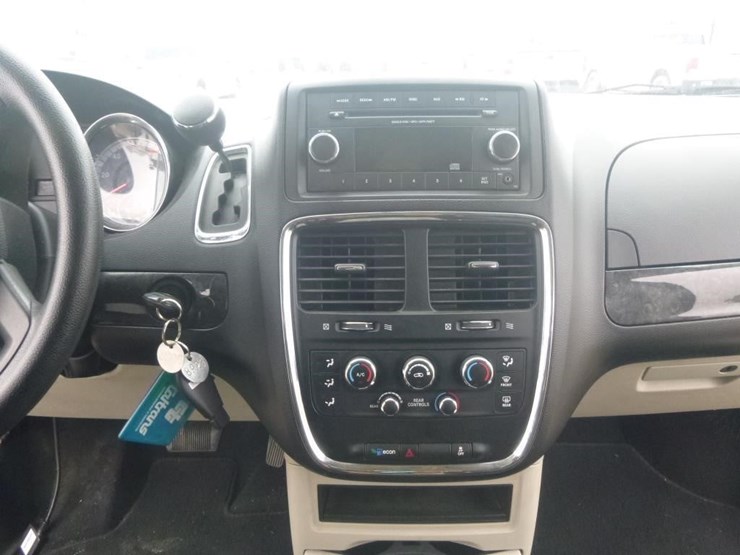 2014-dodge-grand-caravan-image-19