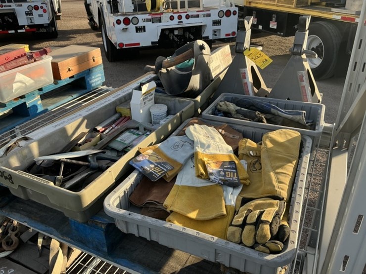 pallet-of-asst-welding-equipment-&-jacks-image-2