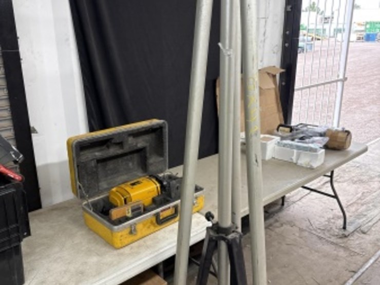 laser-beacon-model-3900-w/-tripod-stand-image-1