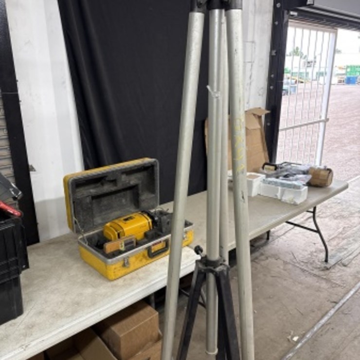 LASER BEACON MODEL 3900 W/ TRIPOD STAND