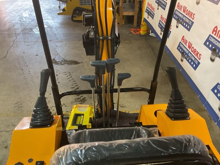 (inv.50012)-new-unused-miva-va15-mini-excavator,-13.5-hp-gas-engine,-aux.-hydraulics,-15"-bucket,-image-6