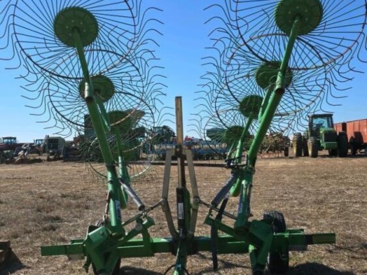 frontier-8-wheel-hay-rake-image-1