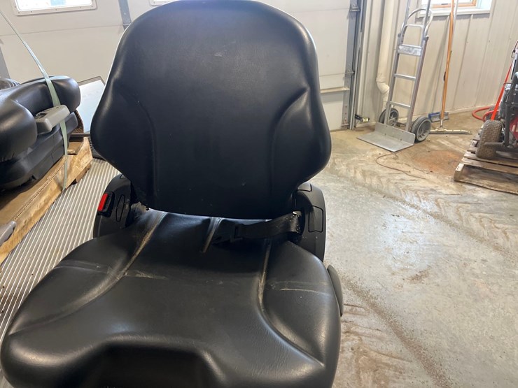 skid-steer-seat-image-11