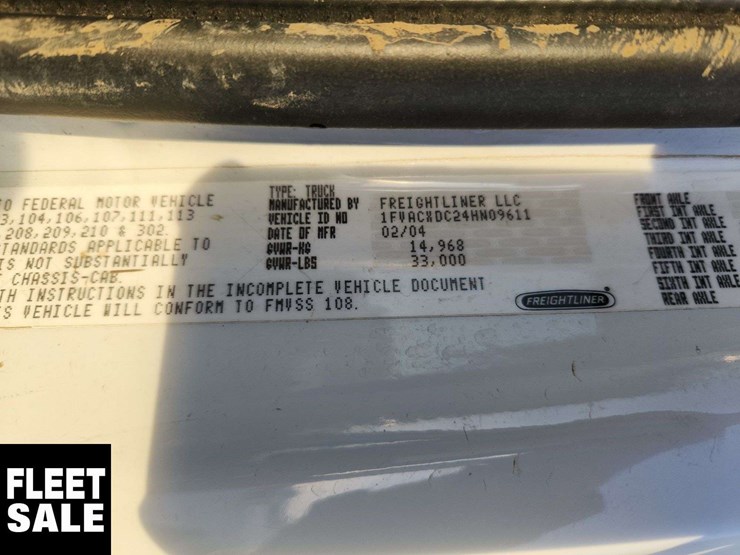 2004-freightliner-m2-106-image-43