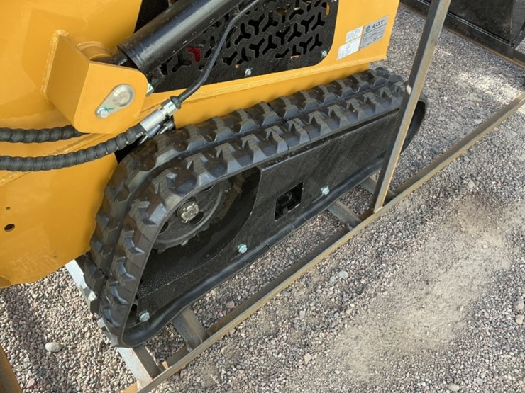 2025-agt-mxmrt14-stand-up-skid-steer-image-5