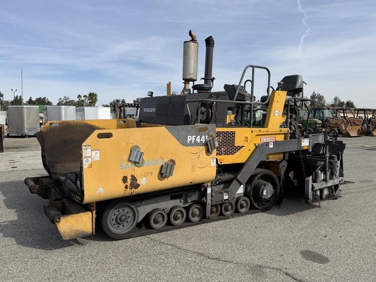 volvo-blaw-knox-pf-4410b-asphalt-paver-image-1