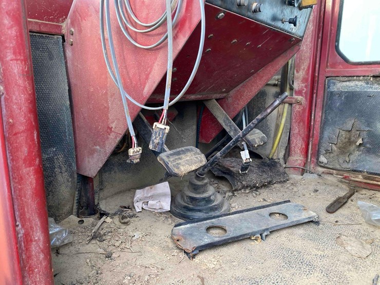 international-4568-project-tractor-image-14