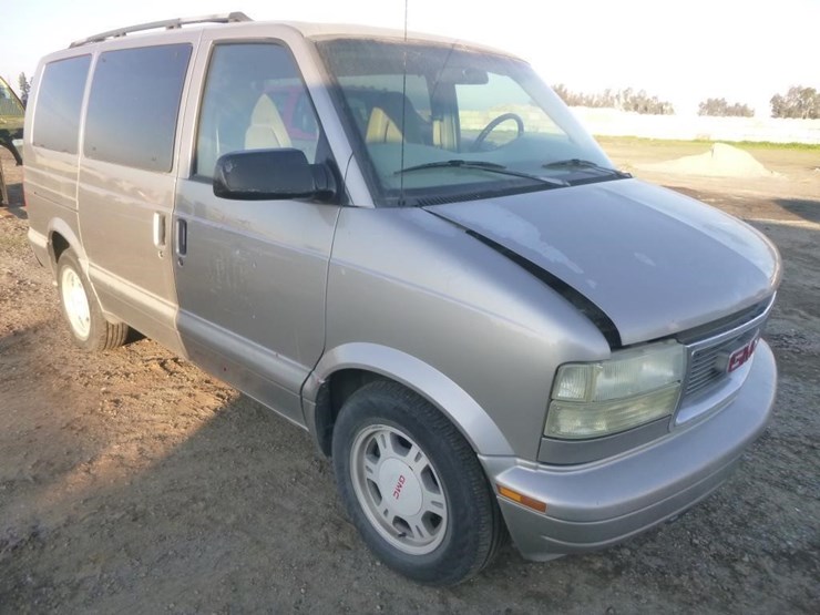 2004-gmc-safari-image-2