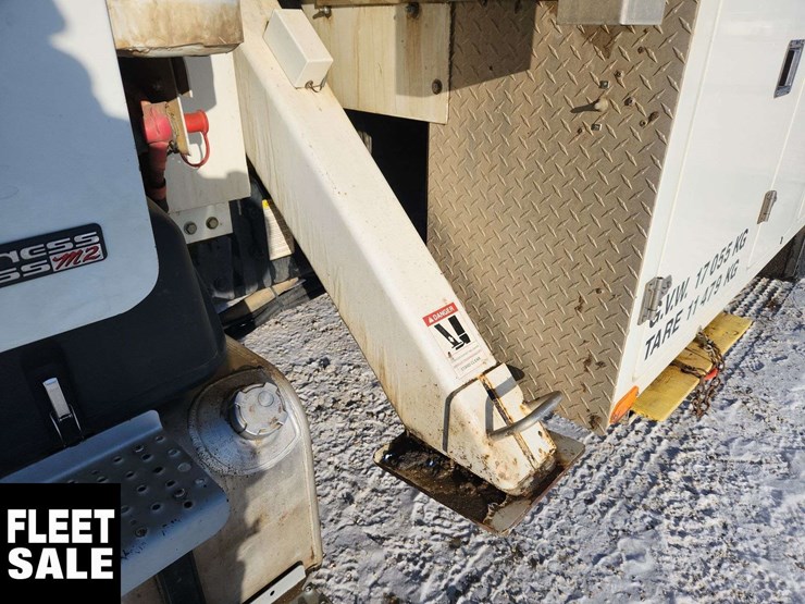 2008-freightliner-m2-106-image-45