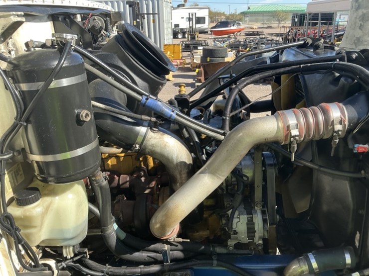 2007-peterbilt-335-image-16