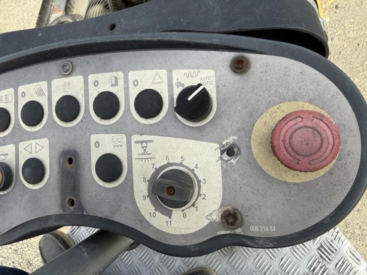 2014-bomag-bw120-image-22