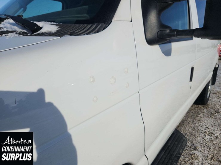 2014-ford-cargo-image-32