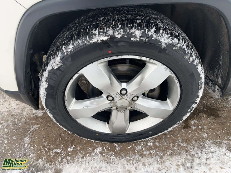 2011-jeep-grand-cherokee-limited-image-10