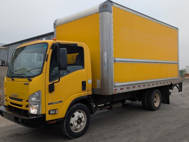 2018-isuzu-npr-image-1