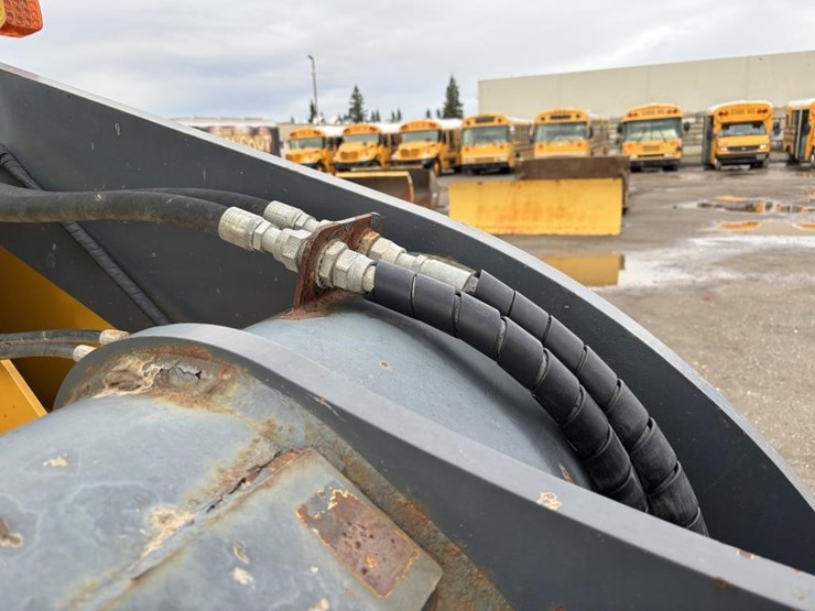 2005-deere-624j-image-16