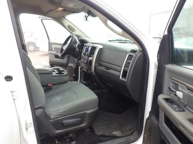 2016-dodge-3500-image-6