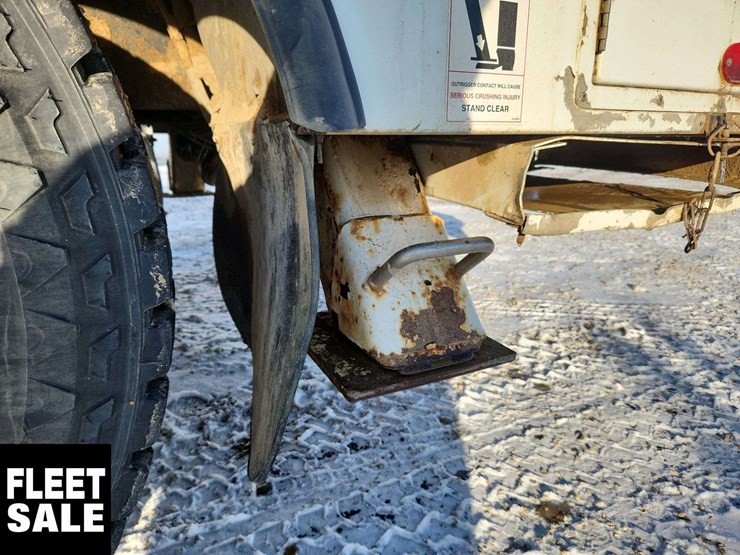 2008-freightliner-m2-106-image-46