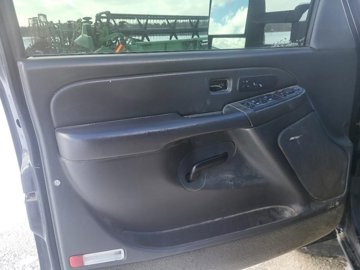 2004-chevrolet-2500hd-image-40