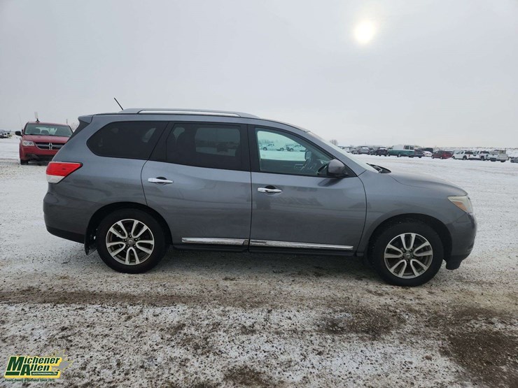 2015-nissan-pathfinder-image-12