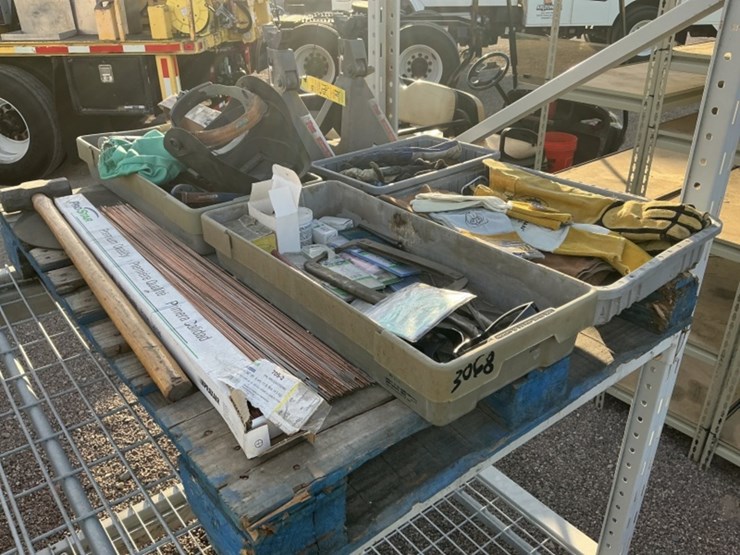 pallet-of-asst-welding-equipment-&-jacks-image-1