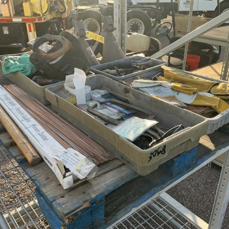 PALLET OF ASST WELDING EQUIPMENT & JACKS
